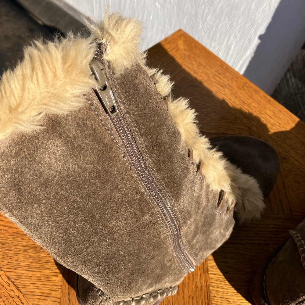Women’s Earth Spirit suede outdoor boots. Size 7 - Picture 3 of 6